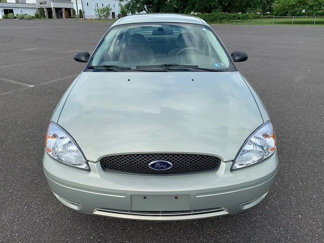 Used 2005 Ford Taurus SE image 1