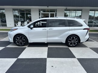Used 2025 Toyota Sienna Platinum image 1