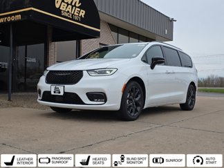 New 2025 Chrysler Pacifica Limited image 1