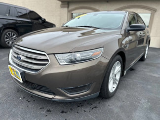Used 2015 Ford Taurus SE image 1