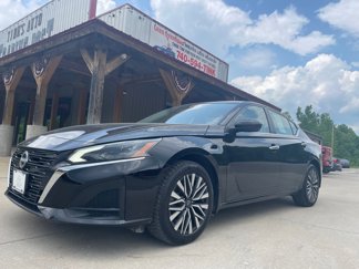 Used 2023 Nissan Altima 2.5 SV w/ SV Premium Package image 1