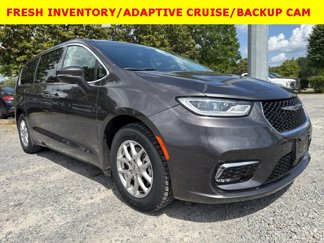 Used 2023 Chrysler Pacifica Touring-L image 1