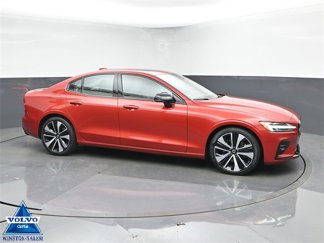 Used 2022 Volvo S60 B5 Momentum w/ Premium Package image 1