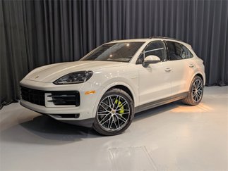 Used 2024 Porsche Cayenne image 1