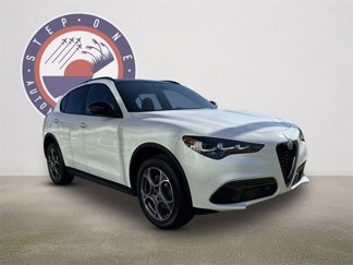 New 2025 Alfa Romeo Stelvio Sprint image 1