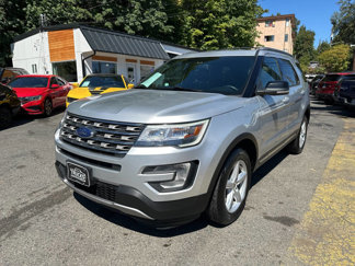 Used 2017 Ford Explorer XLT image 1