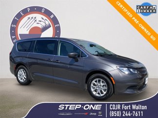 Used 2022 Chrysler Voyager LX image 1