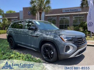 New 2025 Volkswagen Atlas Peak Edition SE image 1