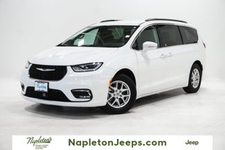 Used 2022 Chrysler Pacifica Touring-L image 1
