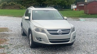 Used 2010 Volkswagen Tiguan SEL image 1