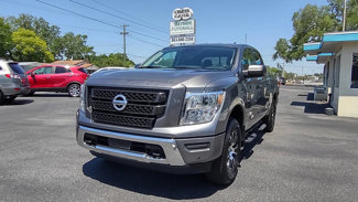 Used 2022 Nissan Titan SV w/ SV Convenience Package image 1