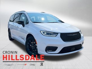 New 2025 Chrysler Pacifica Select image 1