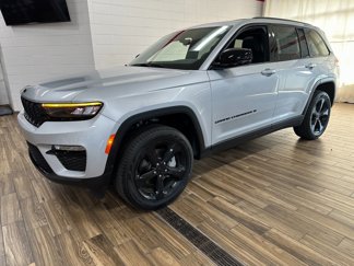 New 2025 Jeep Grand Cherokee Limited w/ Black Appearance Package image 1