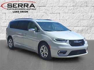 Used 2021 Chrysler Pacifica Limited image 1