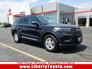 Used 2021 Ford Explorer XLT image 1