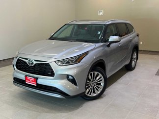 Used 2025 Toyota Highlander Platinum image 1