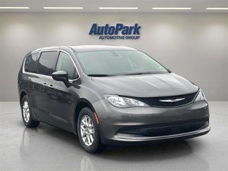Used 2022 Chrysler Voyager LX image 1