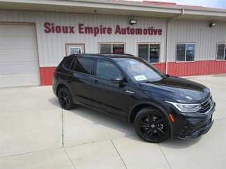 Used 2023 Volkswagen Tiguan SE R-Line image 1