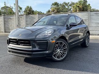 Certified 2025 Porsche Macan image 1