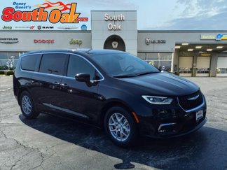 New 2026 Chrysler Pacifica Select image 1