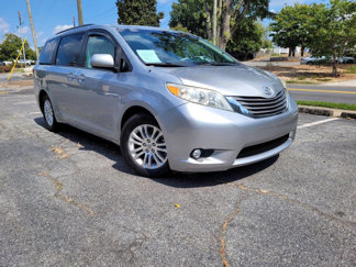 Used 2014 Toyota Sienna XLE image 1