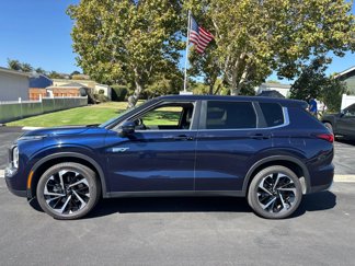 Used 2023 Mitsubishi Outlander SE image 1