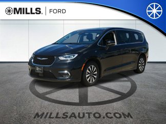 Used 2023 Chrysler Pacifica Touring-L image 1