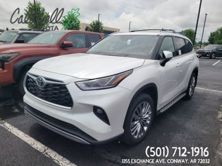 New 2025 Toyota Highlander Platinum image 1