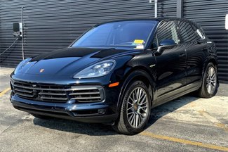 Certified 2022 Porsche Cayenne Platinum Edition image 1