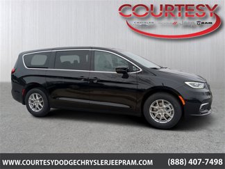 New 2025 Chrysler Pacifica Select image 1