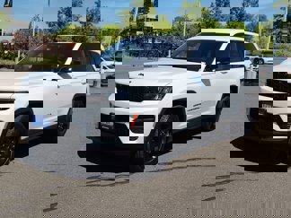 New 2025 Jeep Grand Cherokee Altitude image 1