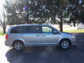 Used 2018 Dodge Grand Caravan SXT image 1