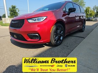 New 2026 Chrysler Pacifica Select image 1
