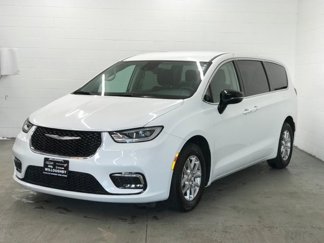 Used 2024 Chrysler Pacifica Touring-L image 1