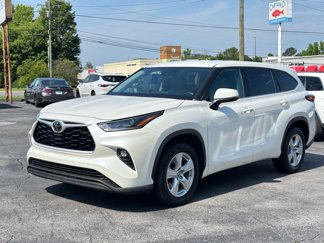 Used 2021 Toyota Highlander LE image 1