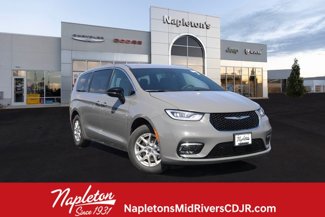 New 2025 Chrysler Pacifica Select image 1