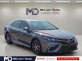 Used 2022 Toyota Camry SE image 1