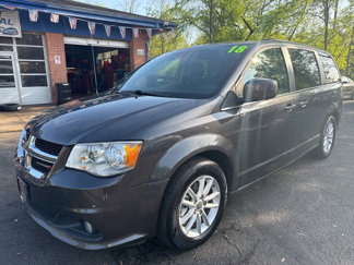 Used 2018 Dodge Grand Caravan SXT image 1