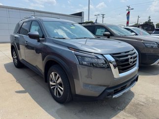 New 2025 Nissan Pathfinder SL image 1
