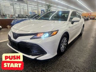 Used 2023 Toyota Camry SE image 1