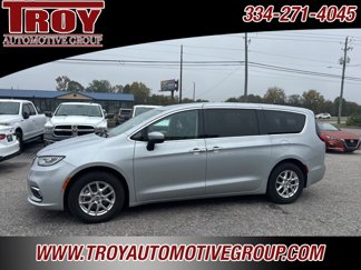 Used 2023 Chrysler Pacifica Touring-L image 1