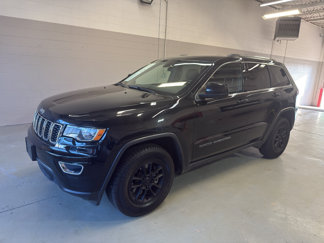 Used 2020 Jeep Grand Cherokee Laredo image 1