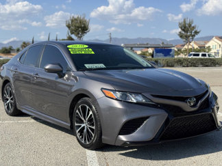 Used 2020 Toyota Camry SE image 1