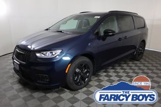 New 2025 Chrysler Pacifica Premium image 1
