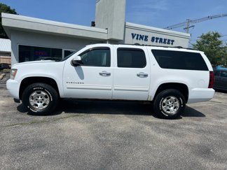 Used 2011 Chevrolet Suburban LT image 1