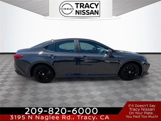 Used 2025 Toyota Camry SE image 1