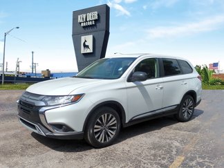 Used 2020 Mitsubishi Outlander ES image 1