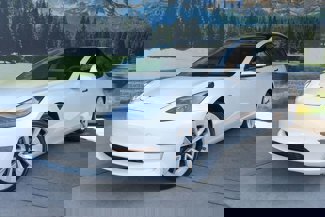 Used 2021 Tesla Model 3 Standard Range Plus image 1