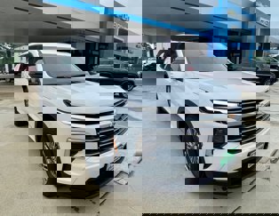 New 2025 Chevrolet Traverse LT w/ Driver Confidence Package image 1