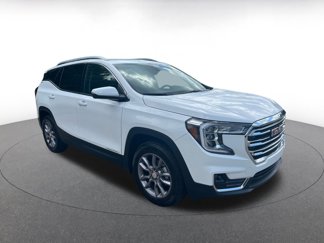 Used 2024 GMC Terrain SLT image 1